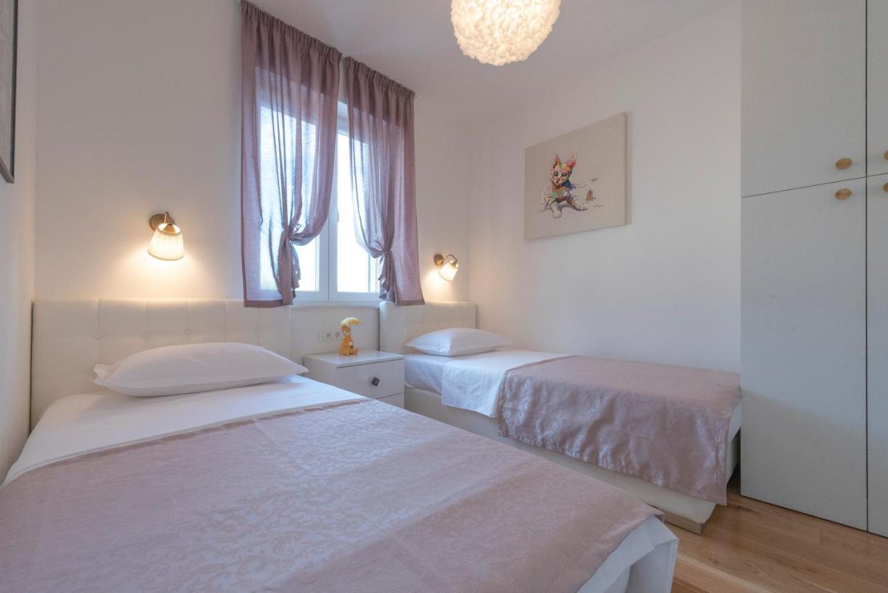 Sunny Bo Villa With A Heated Pool And Rooftop Jacuzzi Kaštela Extérieur photo