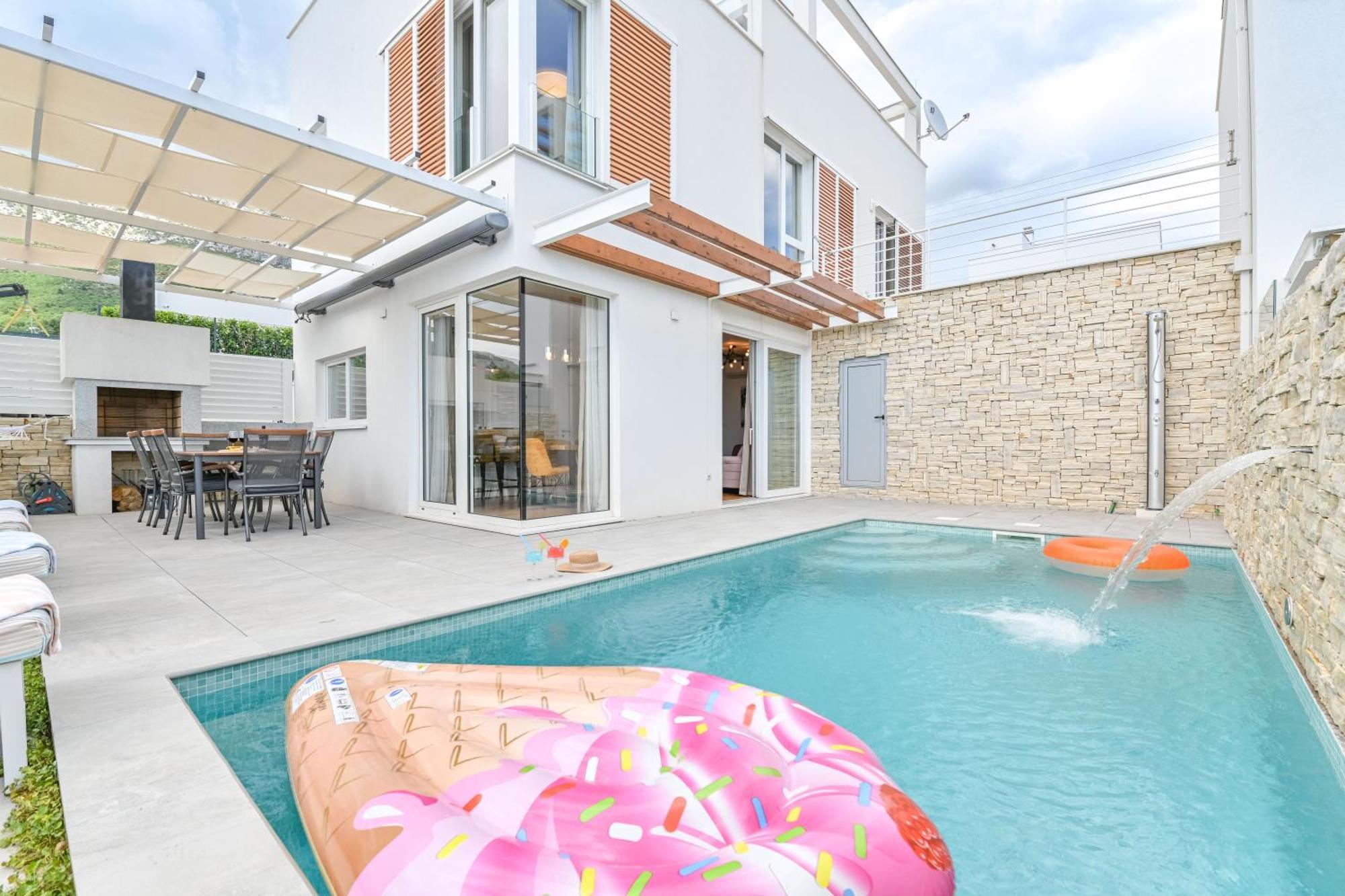 Sunny Bo Villa With A Heated Pool And Rooftop Jacuzzi Kaštela Extérieur photo